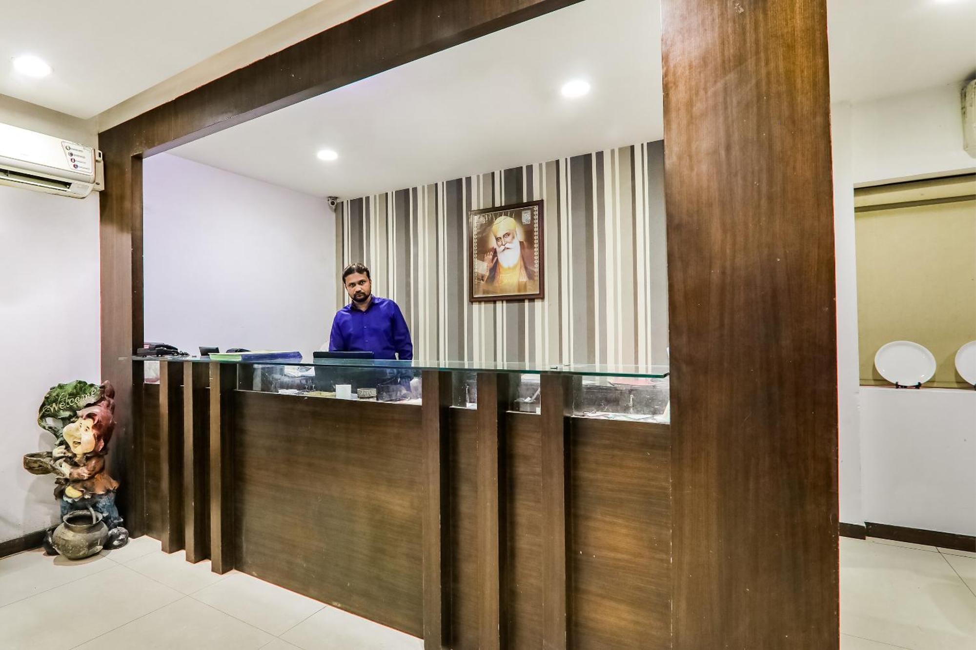 Hotel Sita Kiran Bareli Kültér fotó
