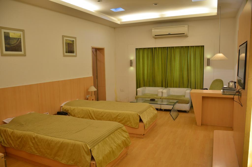 Hotel Sita Kiran Bareli Kültér fotó