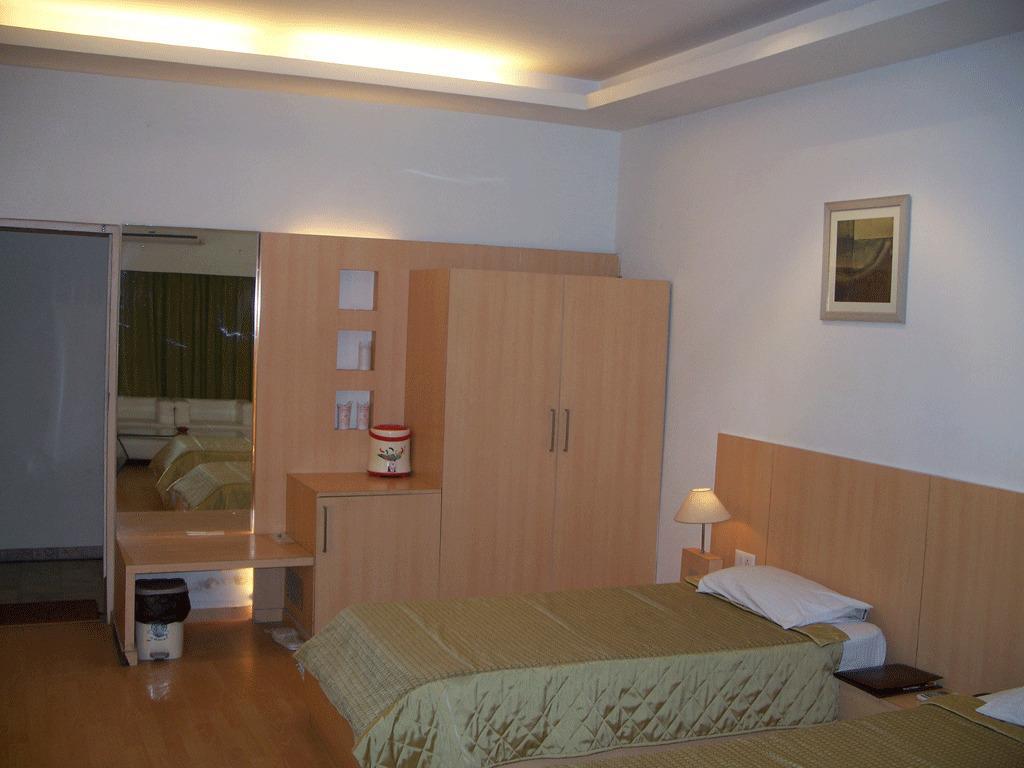 Hotel Sita Kiran Bareli Kültér fotó